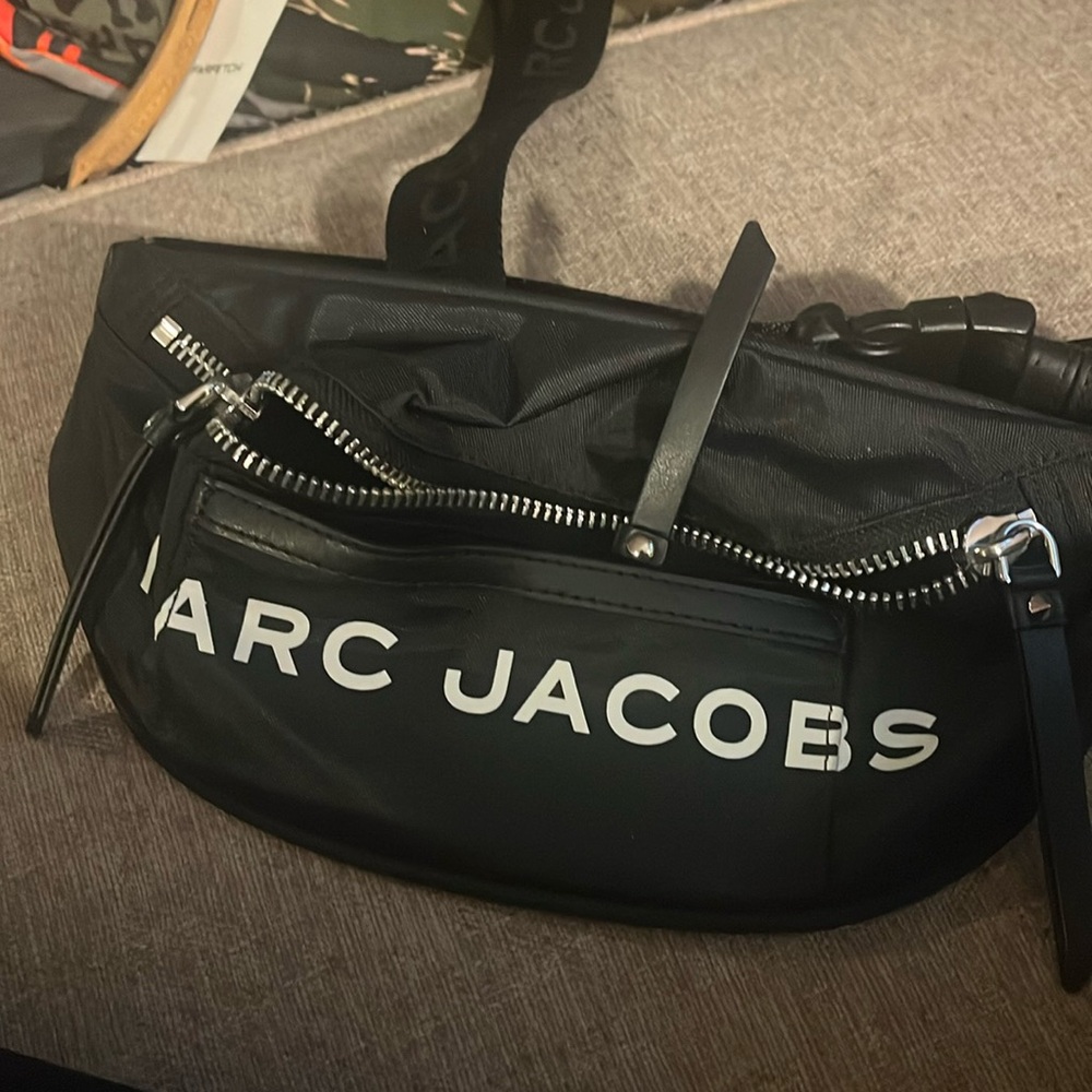 Marc Jacobs Fanny pack/crossbody used once great condition.